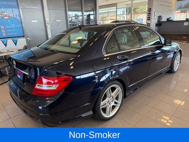 Mercedes-Benz C-Class Vehicle Full-screen Gallery Image 03