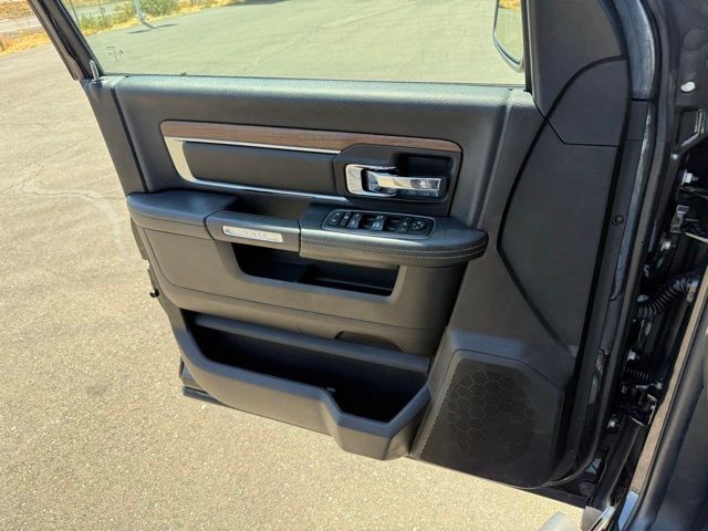 Ram 2500 Vehicle Full-screen Gallery Image 24