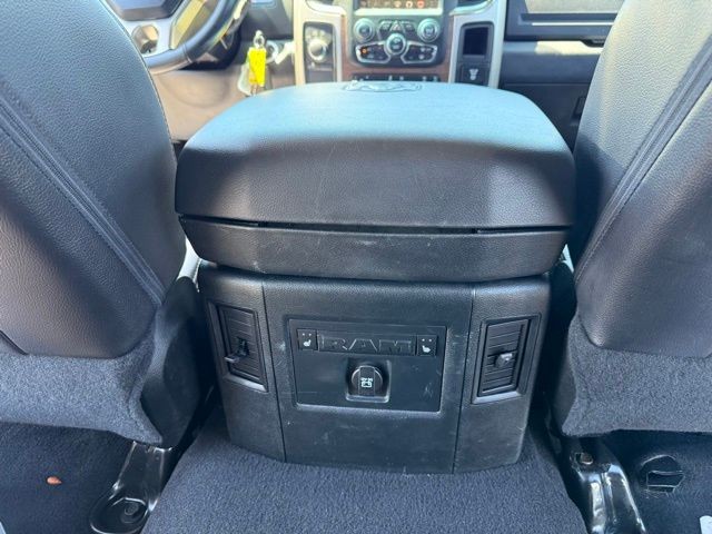 Ram 2500 Vehicle Full-screen Gallery Image 28