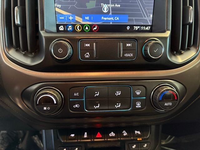 GMC Canyon Vehicle Full-screen Gallery Image 17