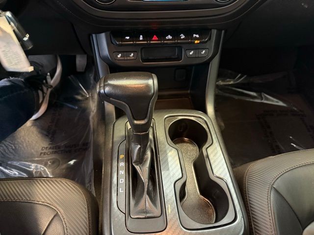 GMC Canyon Vehicle Full-screen Gallery Image 18