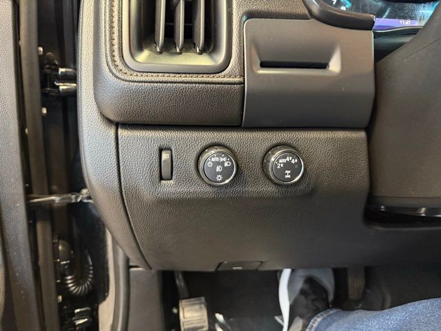 GMC Canyon Vehicle Full-screen Gallery Image 21