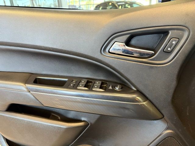 GMC Canyon Vehicle Full-screen Gallery Image 22