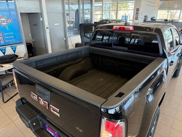 GMC Canyon Vehicle Full-screen Gallery Image 25