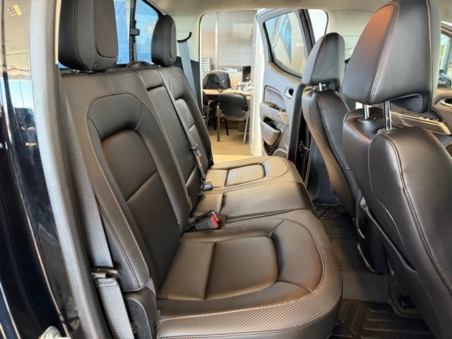 GMC Canyon Vehicle Full-screen Gallery Image 26