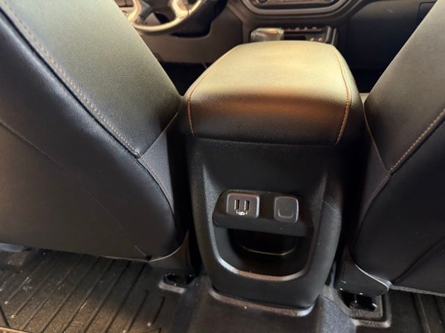 GMC Canyon Vehicle Full-screen Gallery Image 27