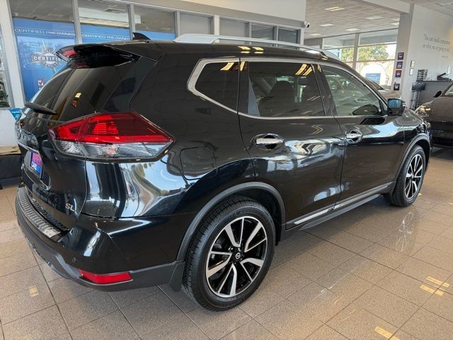 Nissan Rogue Vehicle Full-screen Gallery Image 03