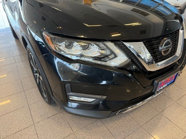 Nissan Rogue Vehicle Full-screen Gallery Image 08