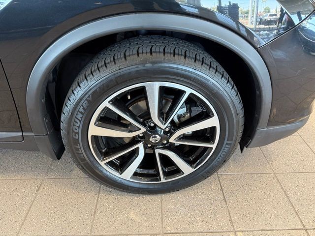 Nissan Rogue Vehicle Full-screen Gallery Image 10