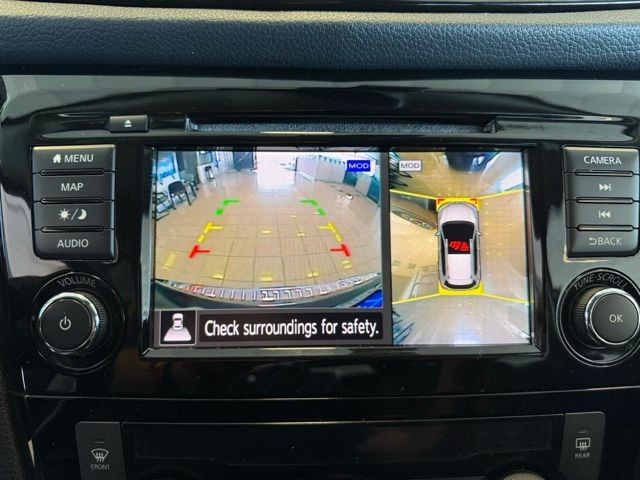 Nissan Rogue Vehicle Full-screen Gallery Image 14