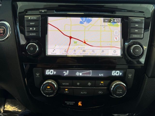 Nissan Rogue Vehicle Full-screen Gallery Image 15