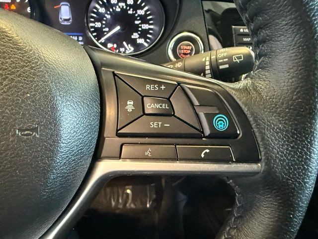 Nissan Rogue Vehicle Full-screen Gallery Image 17