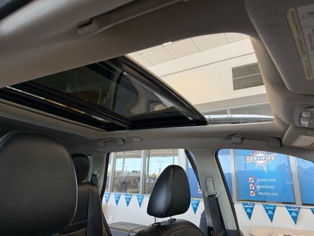 Nissan Rogue Vehicle Full-screen Gallery Image 27