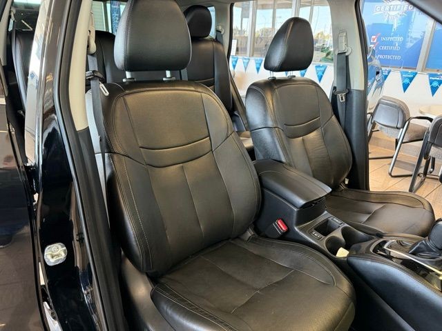 Nissan Rogue Vehicle Full-screen Gallery Image 28