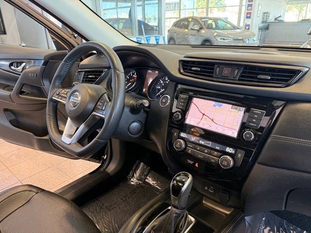 Nissan Rogue Vehicle Full-screen Gallery Image 29