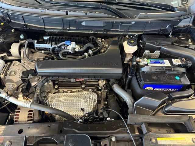 Nissan Rogue Vehicle Full-screen Gallery Image 30