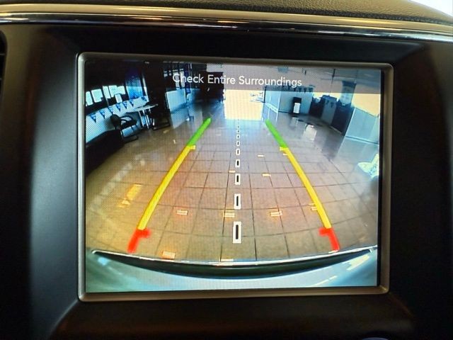 Jeep Grand Cherokee Vehicle Full-screen Gallery Image 13