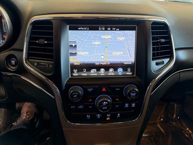Jeep Grand Cherokee Vehicle Full-screen Gallery Image 15
