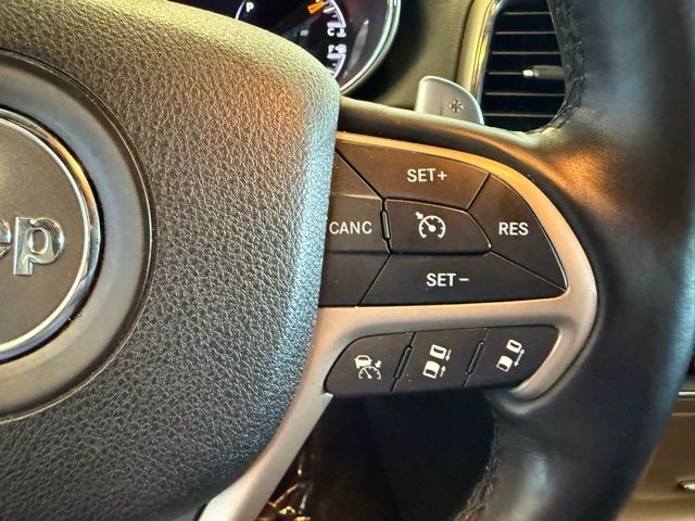 Jeep Grand Cherokee Vehicle Full-screen Gallery Image 17