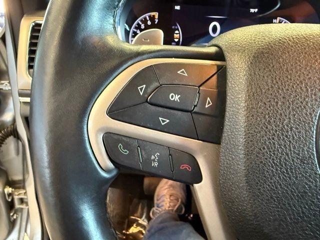 Jeep Grand Cherokee Vehicle Full-screen Gallery Image 18