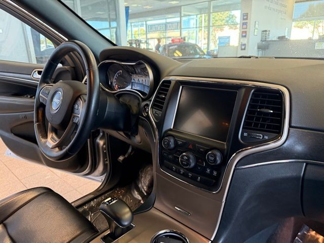 Jeep Grand Cherokee Vehicle Full-screen Gallery Image 25