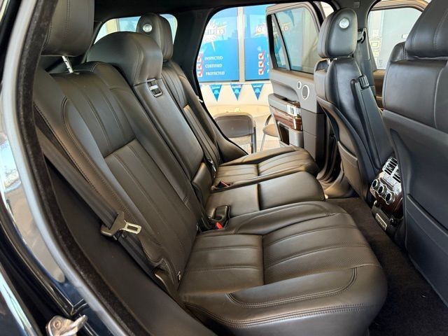 Land Rover Range Rover Vehicle Full-screen Gallery Image 25