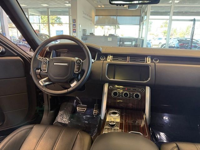Land Rover Range Rover Vehicle Full-screen Gallery Image 27
