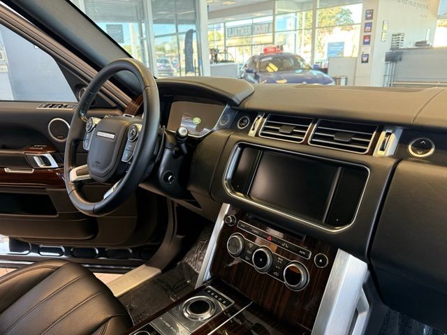 Land Rover Range Rover Vehicle Full-screen Gallery Image 31