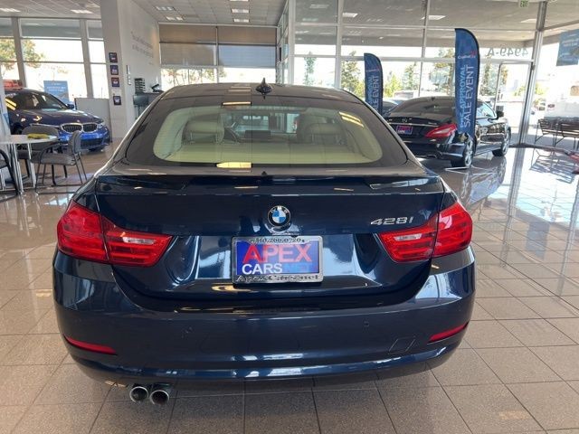 BMW 4 Series Vehicle Full-screen Gallery Image 09