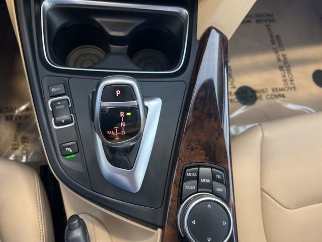 BMW 4 Series Vehicle Full-screen Gallery Image 31