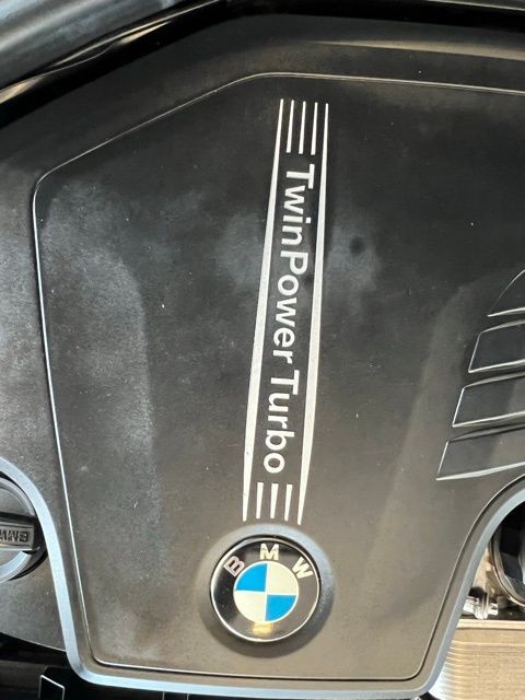 BMW 4 Series Vehicle Full-screen Gallery Image 36