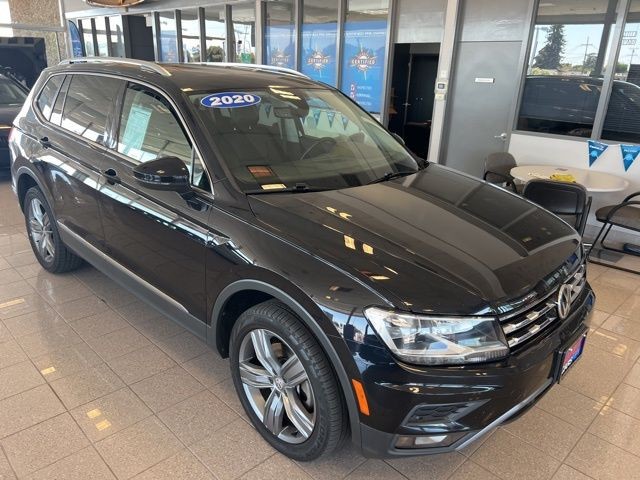 Volkswagen Tiguan Vehicle Full-screen Gallery Image 02