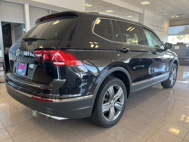 Volkswagen Tiguan Vehicle Full-screen Gallery Image 05