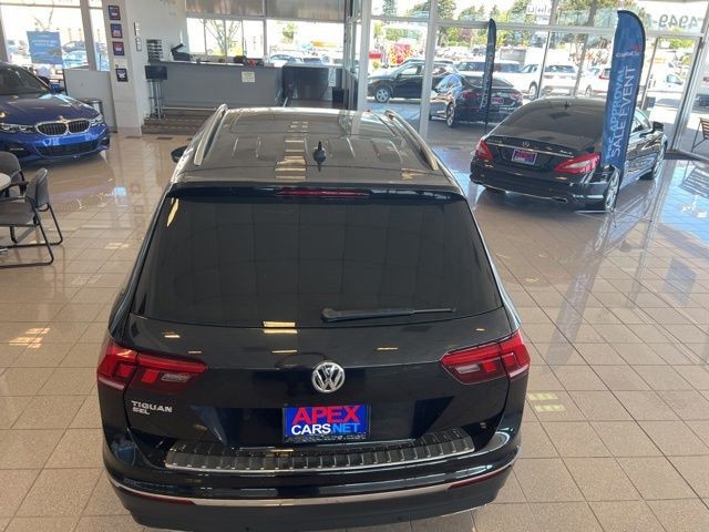 Volkswagen Tiguan Vehicle Full-screen Gallery Image 08