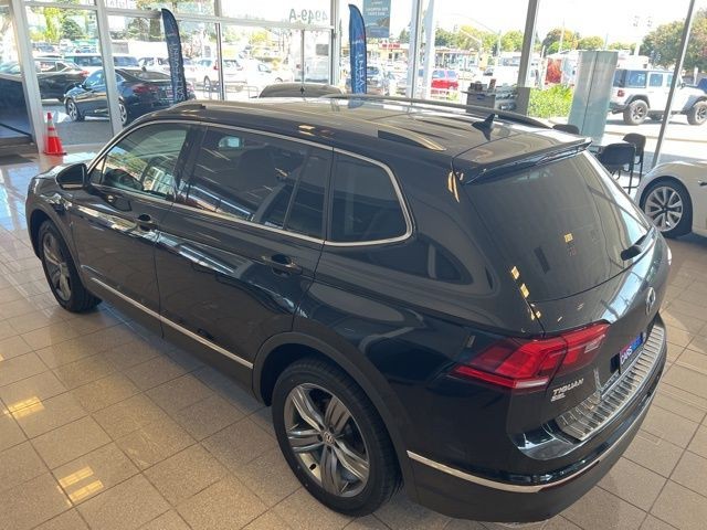 Volkswagen Tiguan Vehicle Full-screen Gallery Image 11