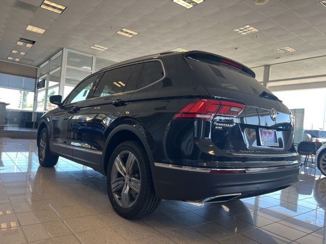 Volkswagen Tiguan Vehicle Full-screen Gallery Image 12
