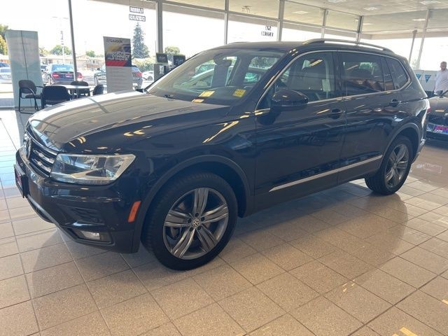 Volkswagen Tiguan Vehicle Full-screen Gallery Image 13