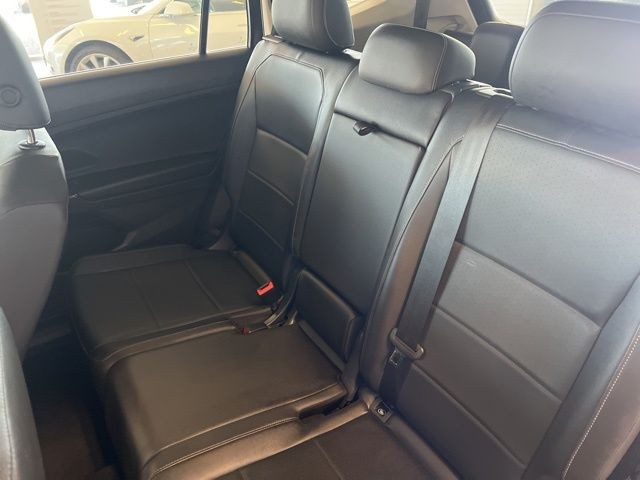 Volkswagen Tiguan Vehicle Full-screen Gallery Image 20