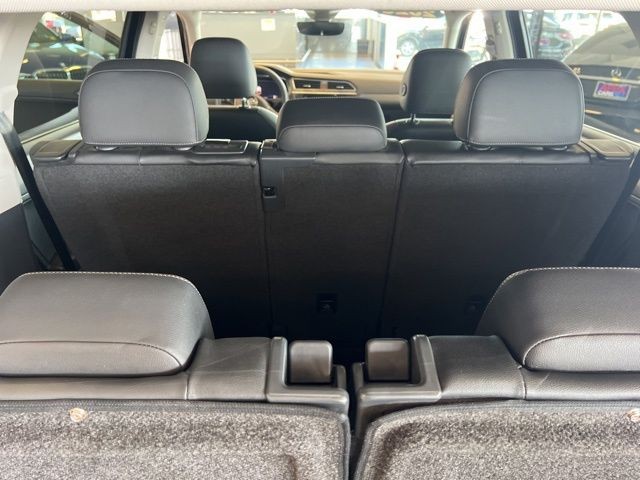 Volkswagen Tiguan Vehicle Full-screen Gallery Image 23