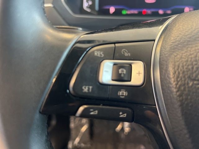 Volkswagen Tiguan Vehicle Full-screen Gallery Image 25