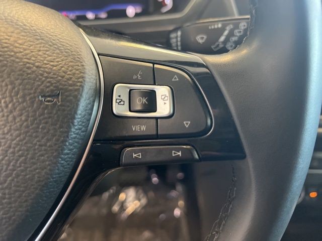 Volkswagen Tiguan Vehicle Full-screen Gallery Image 26