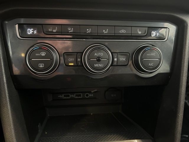 Volkswagen Tiguan Vehicle Full-screen Gallery Image 32