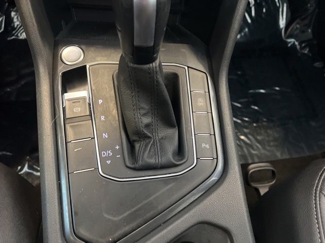 Volkswagen Tiguan Vehicle Full-screen Gallery Image 35