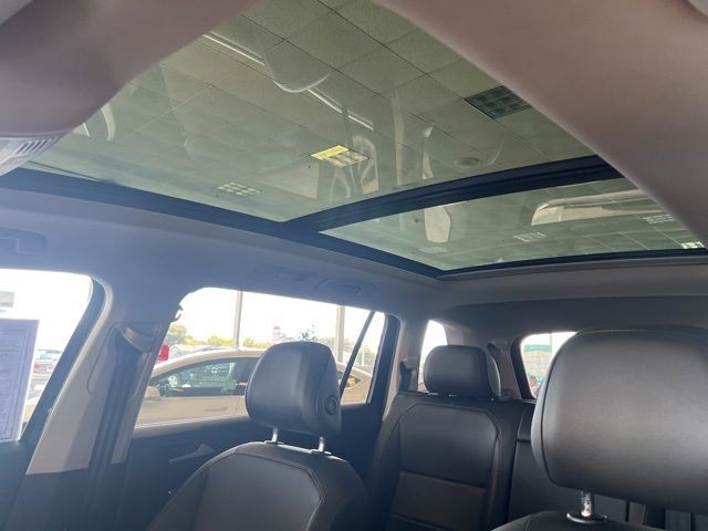 Volkswagen Tiguan Vehicle Full-screen Gallery Image 38