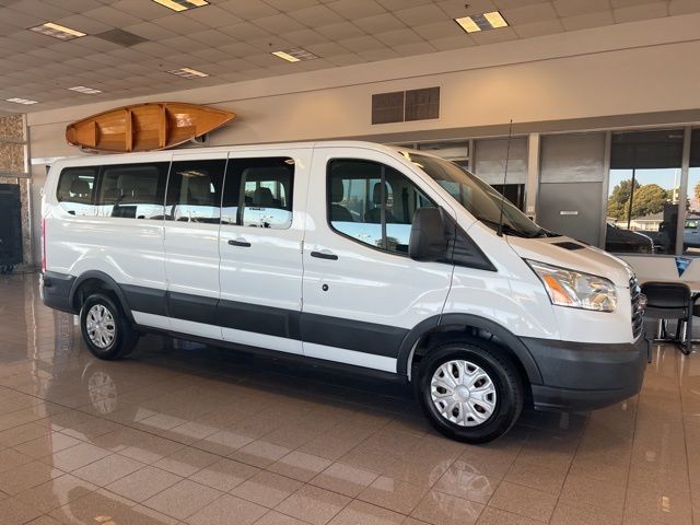 Ford Transit Wagon Vehicle Full-screen Gallery Image 03