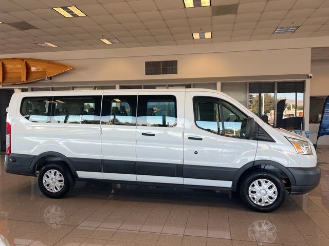Ford Transit Wagon Vehicle Full-screen Gallery Image 04