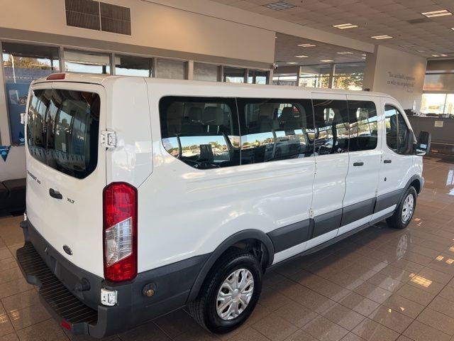 Ford Transit Wagon Vehicle Full-screen Gallery Image 05