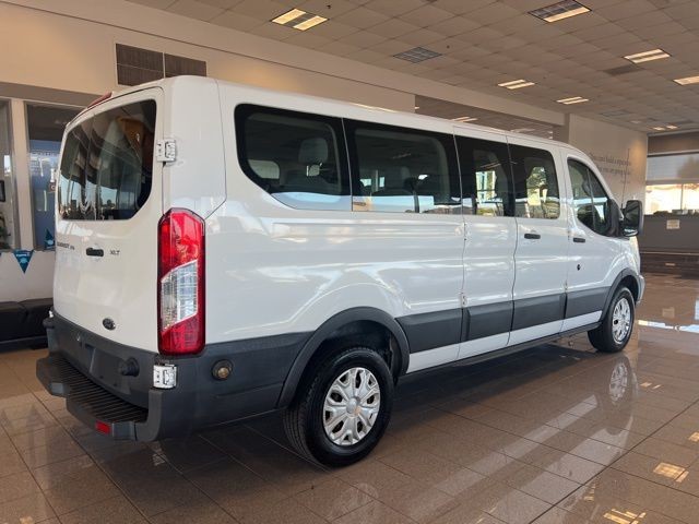 Ford Transit Wagon Vehicle Full-screen Gallery Image 06