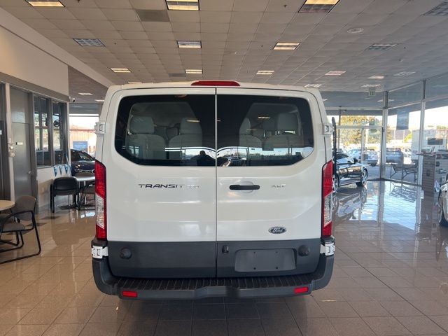 Ford Transit Wagon Vehicle Full-screen Gallery Image 07