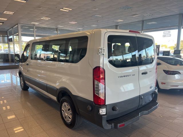 Ford Transit Wagon Vehicle Full-screen Gallery Image 09